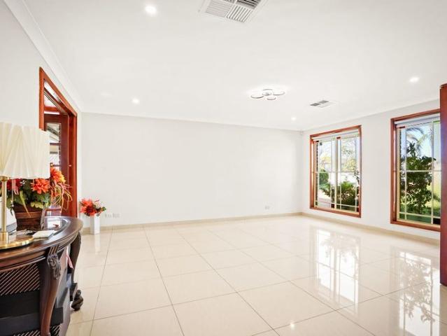 Freshly Updated Bella Vista Home in Matthew Pearce Primary Catchment
