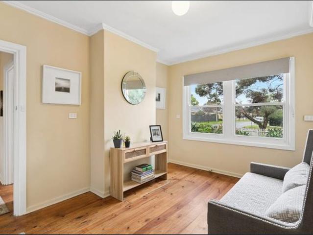 Freshly Updated, Bright & Spacious 3 Bedroom Maisonette A Great Rental Home