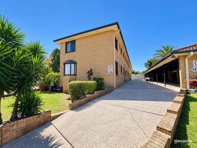 Freshly Updated Ground Floor Unit!.