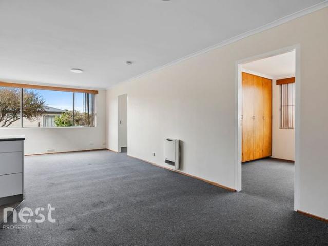 Freshly Updated Ground Floor Unit