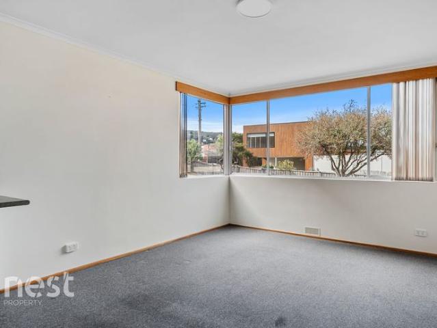 Freshly Updated Ground Floor Unit