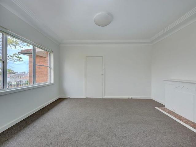 Freshly Updated Four Bedroom Home Opposite Bango Park