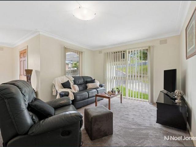 Freshly Updated Family Comfort in Central Lilydale