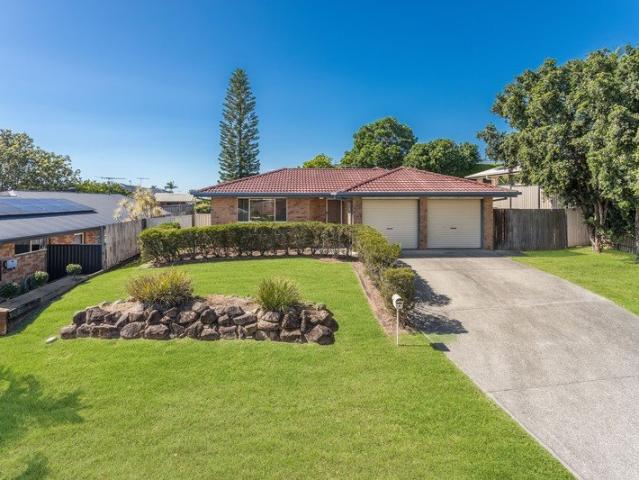 Freshly Updated Family Home 702m2 Block