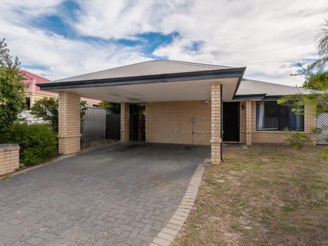 Freshly Updated Family Home in Coastal Quinns Rocks