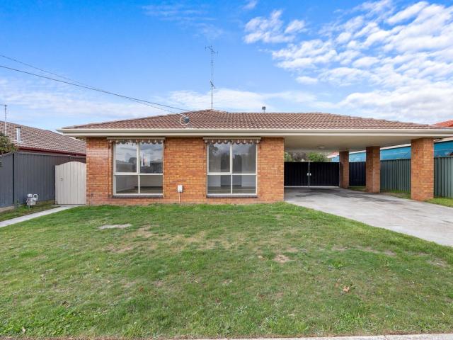 Freshly Updated Family Home in Convenient Wendouree Location