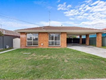 Freshly Updated Family Home in Convenient Wendouree Location