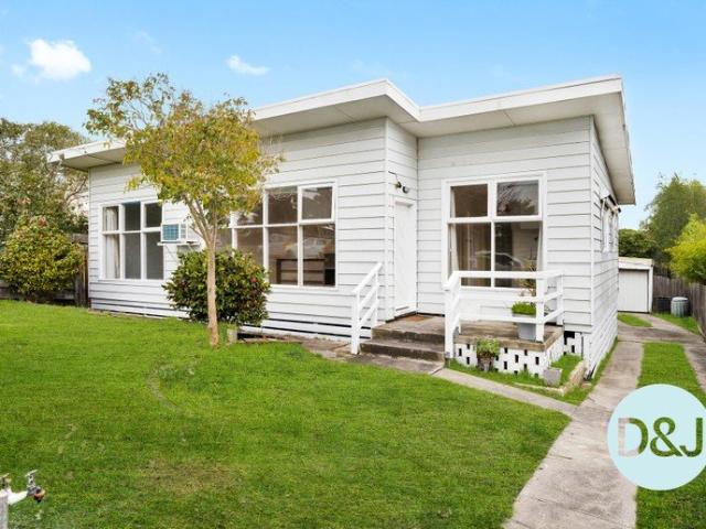 Freshly Updated Family Home in a Convenient Frankston Location