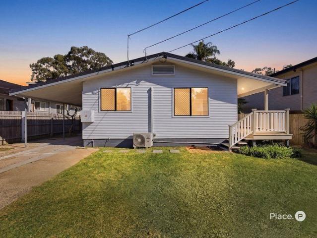 Freshly Updated Family Home in a Prime Bayside Location