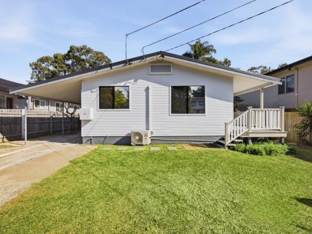 Freshly Updated Family Home in a Prime Bayside Location
