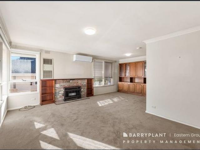 Freshly Updated Family Home in a Prime Rosanna Location
