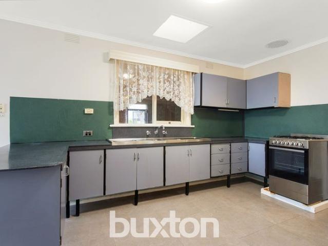 Freshly Updated Family Home in a Prime Seaford Location