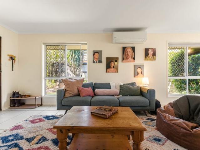 Freshly Updated Family Home in a Quiet Cul de Sac | Fully Fenced Yard & Spacious Living