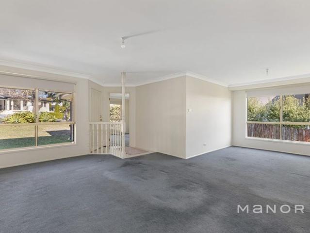 Freshly Updated Family Home in a Quiet Dural Cul de Sac!