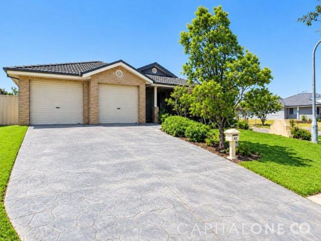 FRESHLY UPDATED FAMILY HOME SPACE, STYLE & CONVENIENCE