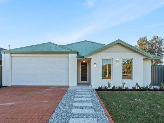 Freshly Updated Family Home with Space for the Boat or Caravan!