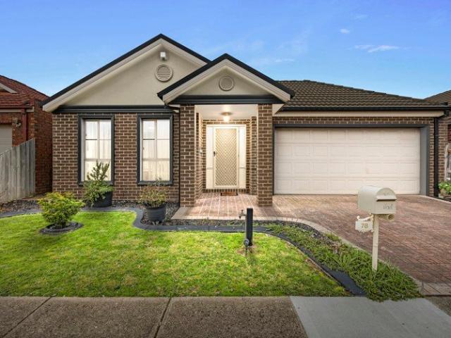 Freshly Updated Family Living in a Prime Mill Park Lakes Estate Location