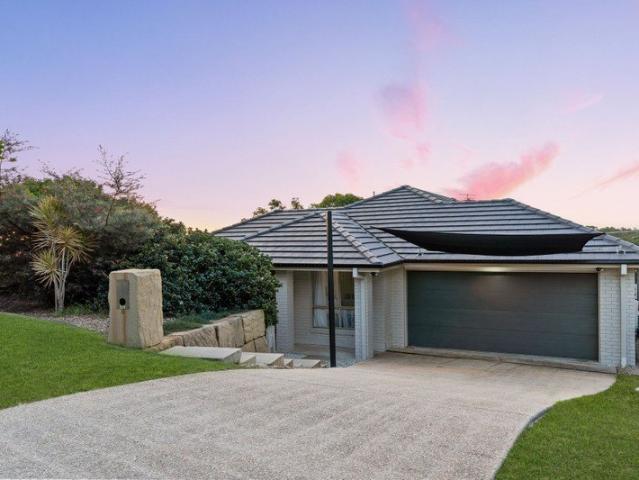 Freshly Updated Family Living in a Prime Springfield Lakes Pocket!