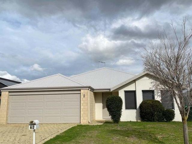 Freshly Updated Family Living in Baldivis Gardens
