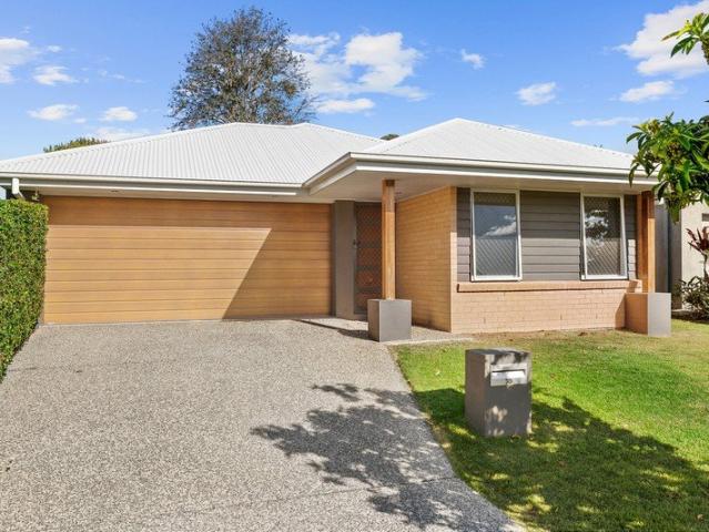 FRESHLY UPDATED FAMILY LIVING IN ESPERANCE ESTATE