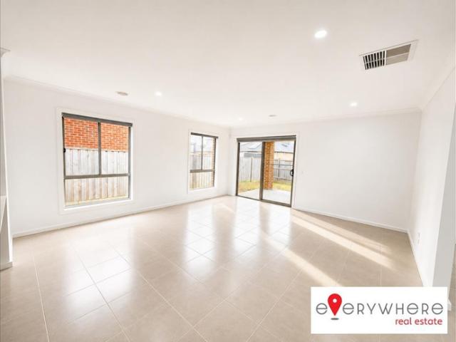 Freshly Updated Family Living in Saltwater Coast – Lifestyle Centre Access Included