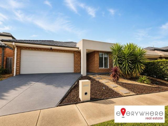 Freshly Updated Family Living in Saltwater Coast Lifestyle Centre Access Included