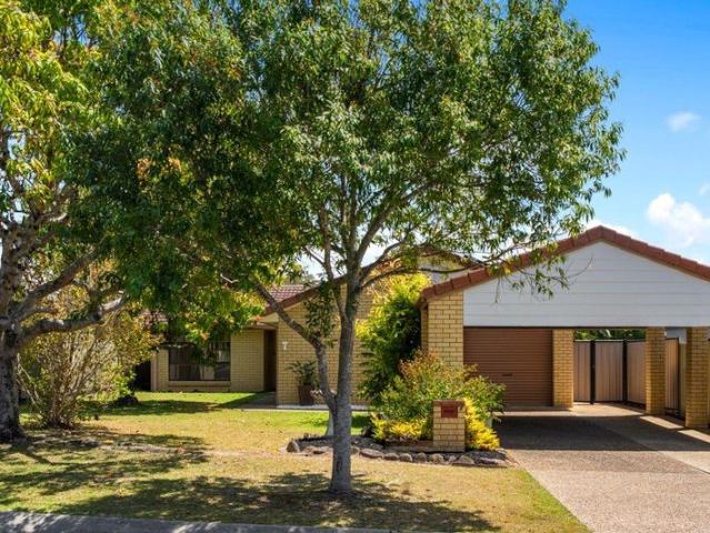 Freshly Updated Free Standing Home in Peaceful Cul de Sac Location