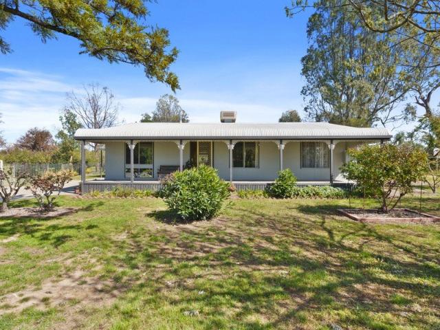 Freshly updated home with an enviable 5,127sqm backyard