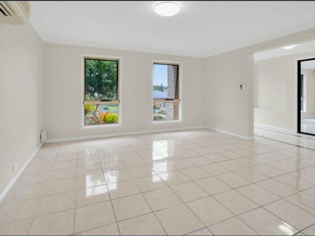 5 Bedroom, 4 Bathrooms Freshly Updated Home