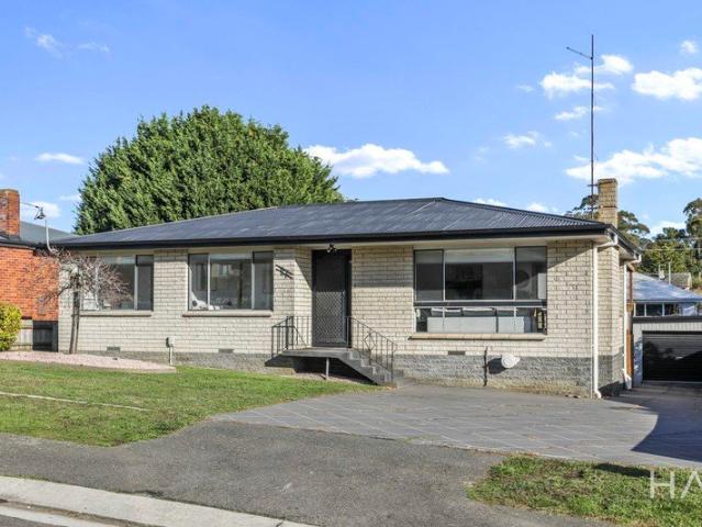 Freshly Updated Home with Side Access, Workshop & Entertainer's Deck