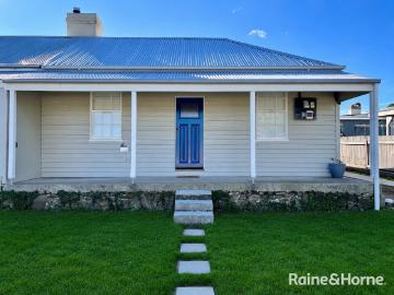 Freshly Updated Home in the Heart of Braidwood