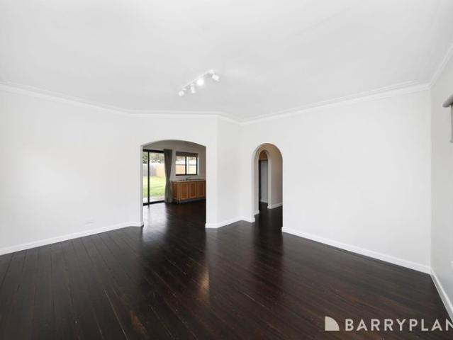 Freshly Updated home in a Convenient Sunshine Location