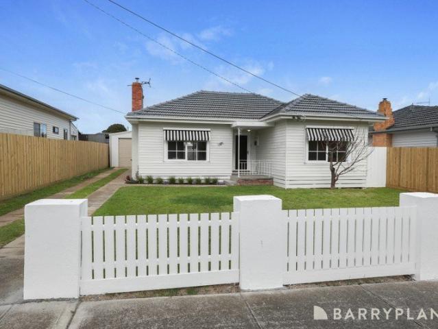 Freshly Updated home in a Convenient Sunshine Location