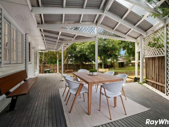 Freshly Updated Home in a Sought After Marsfield Setting