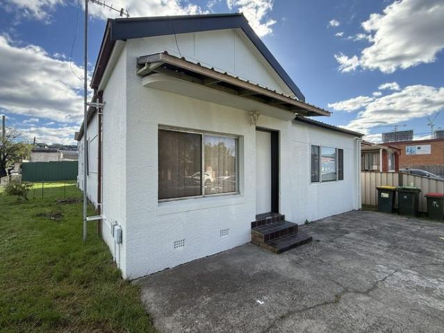 Freshly Updated Home in Central Wollongong Location