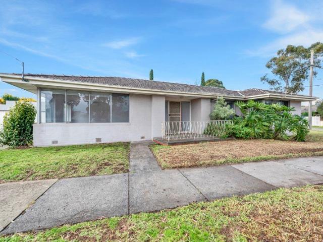 FRESHLY UPDATED IN THE HEART OF CONVENIENCE!