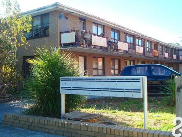 Freshly Updated One Bedroom Apartment in the Heart of Thornbury
