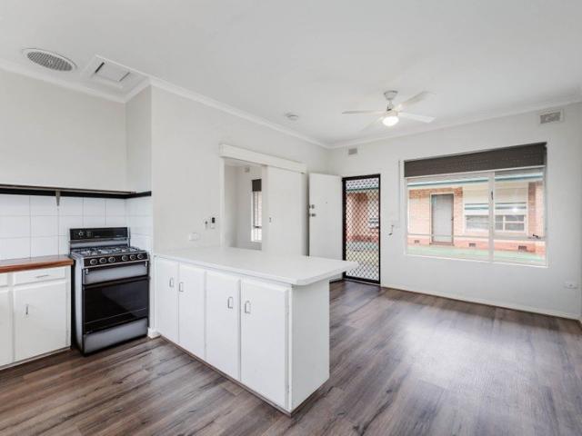 Freshly Updated One Bedroom Unit with Private Courtyard