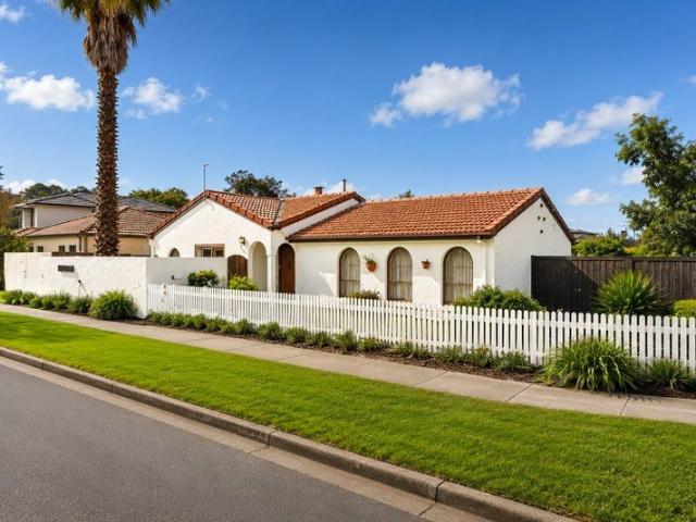 Freshly Updated Living in a Prime Frankston Location