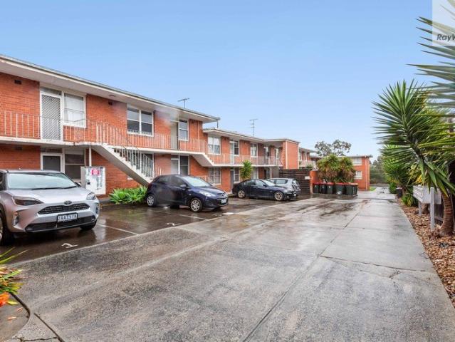 Freshly Updated Living in Brunswick West