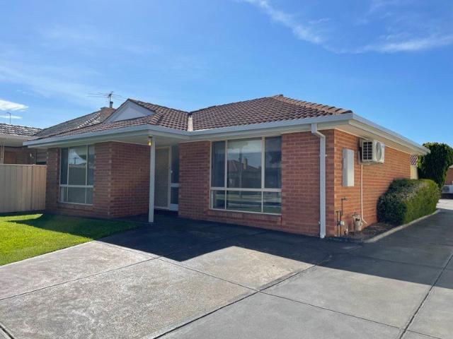 Freshly Updated Living in the Heart of Thomastown