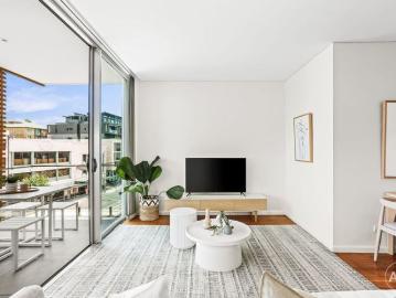 Freshly Updated, Light Filled Apartment in a Prime Location