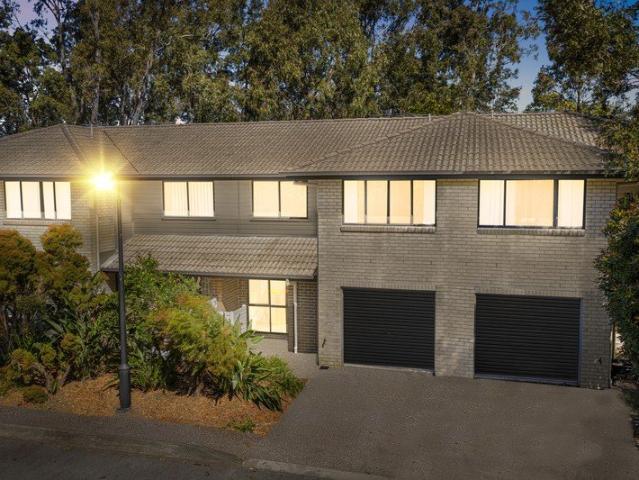 Beautifully Refreshed Townhouse in a Premium Carseldine Pocket