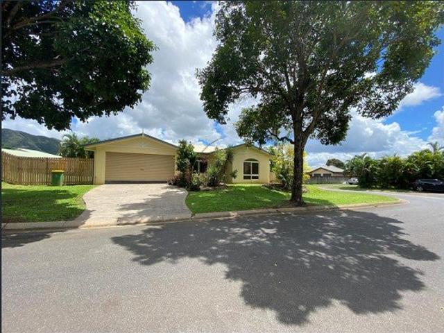 Freshly Updated & Move In Ready Spacious Family Living in Edmonton