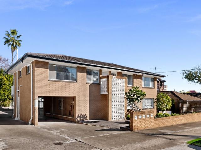 Freshly Updated North Facing Unit in a Prime Wooloowin Location