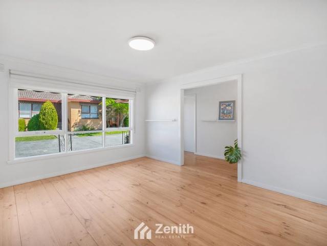 Freshly Updated Single Level Living in Central Croydon!