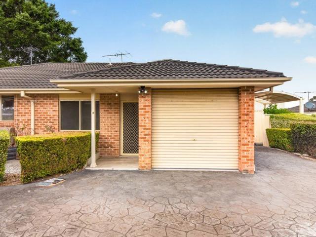 Freshly Updated Single Level Villa in Tightly Held Pocket
