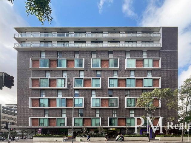 Freshly Updated, Split Level Two Bedroom Apartment