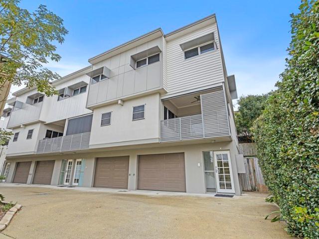 Freshly Updated Townhouse in Fairfield BSSSC Catchment