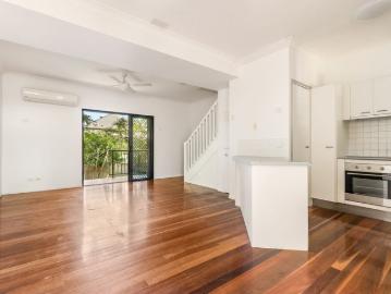 Freshly Updated Townhouse in Prime St Lucia Location